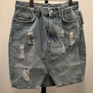 H&M Denim mini skirt. Medium wash. Size 6